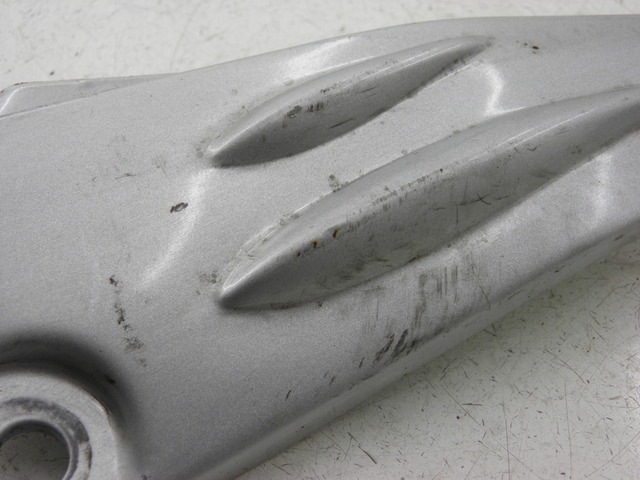 photo de PIASTRA PEDANA POSTERIORE DESTRA YAMAHA YBR CUSTOM 125 (2008 - 2010) - Dettaglio del componente