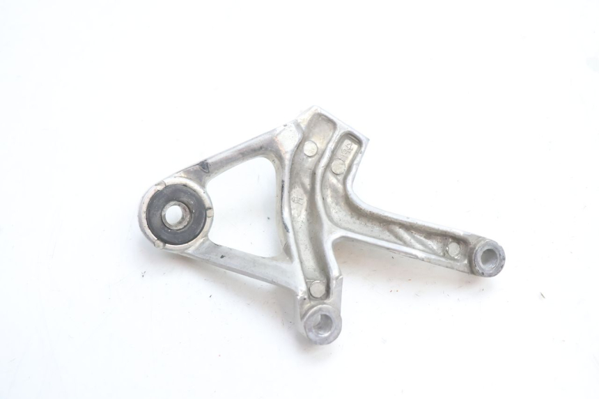 photo de PEDANA POSTERIORE DESTRA SUPPORTO YAMAHA YZF R GENESIS 750 (1993 - 1998) - Primo piano tecnico