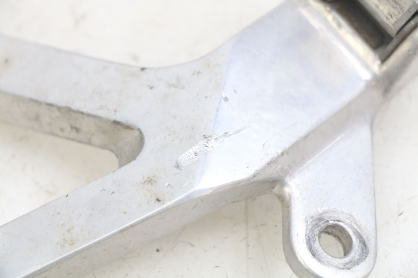 photo de PIASTRA PEDANA POSTERIORE DESTRA YAMAHA YZF R THUNDERCAT 600 (1996 - 2003) - Vista d'insieme del prodotto