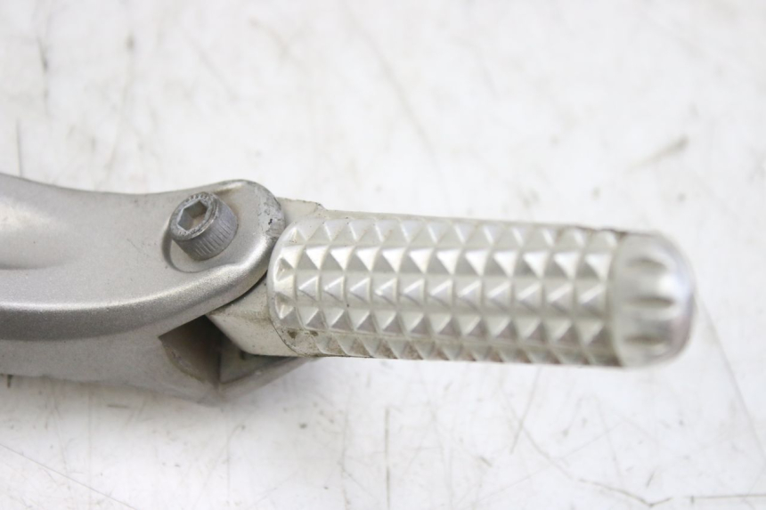 photo de PIASTRA PEDANA POSTERIORE DESTRA YAMAHA YZF R1 1000 (2007 - 2008) - Dettaglio del componente