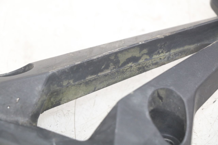 photo de PIASTRA PEDANA POSTERIORE DESTRA KAWASAKI Z 750 (2007 - 2013) - Altra angolazione