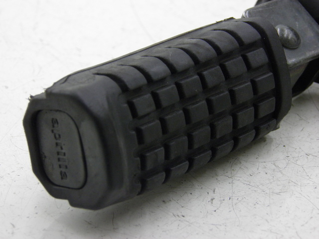 photo de PEDANA POSTERIORE SINISTRA SUPPORTO APRILIA SCARABEO 100 (2003 - 2012) - Dettaglio del componente