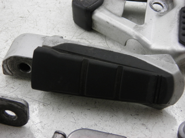 photo de Piastra poggiapiedi posteriore sinistra BMW R RS 1150 (2001 - 2005) - Dettaglio del componente