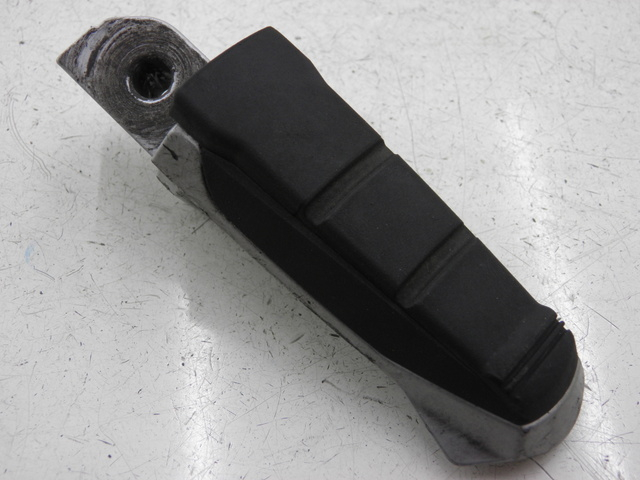 photo de Piastra poggiapiedi posteriore sinistra BMW R RS 1150 (2001 - 2005) - Zoom sullo stato d'uso