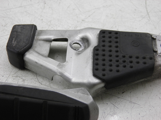 photo de Piastra poggiapiedi posteriore sinistra BMW R RS 1150 (2001 - 2005) - Marcature e riferimenti originali