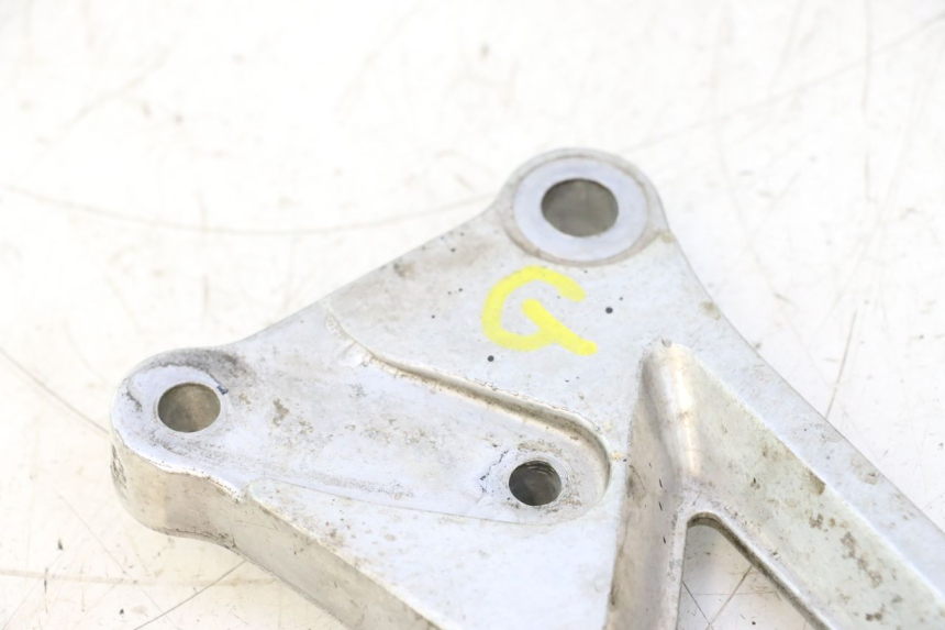 photo de PEDANA POSTERIORE SINISTRA SUPPORTO HONDA CB TWO FIFTY 250 (1991 - 2002) - Dettaglio del componente