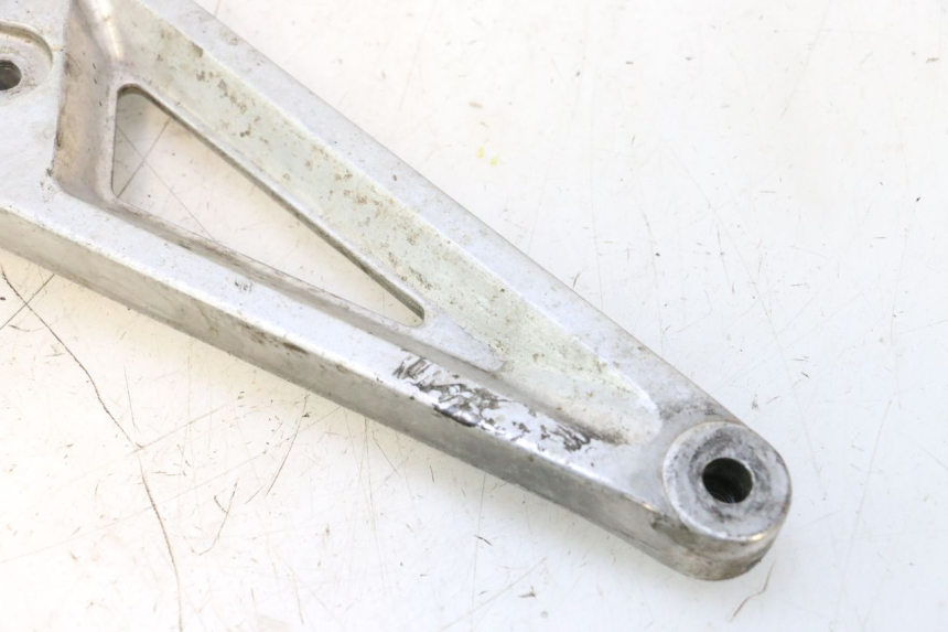 photo de PEDANA POSTERIORE SINISTRA SUPPORTO HONDA CB TWO FIFTY 250 (1991 - 2002) - Zoom sullo stato d'uso