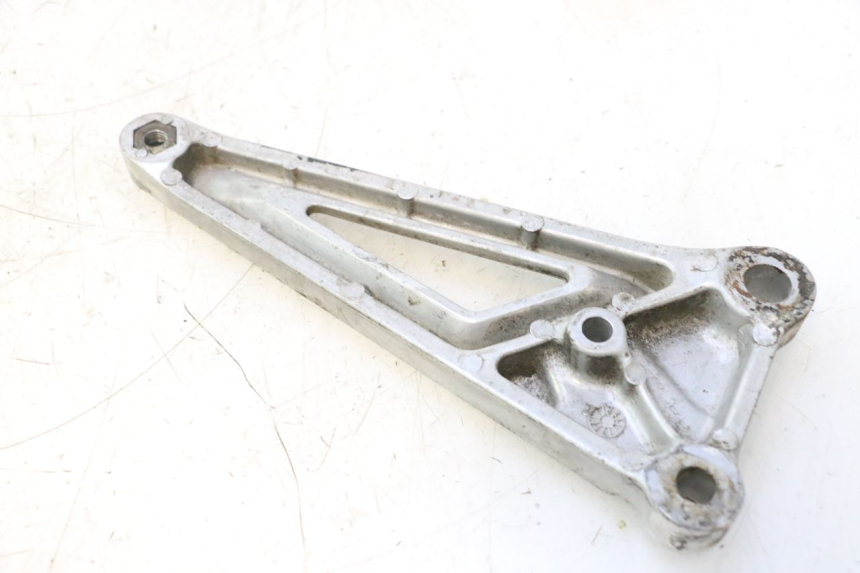 photo de PEDANA POSTERIORE SINISTRA SUPPORTO HONDA CB TWO FIFTY 250 (1991 - 2002) - Primo piano tecnico
