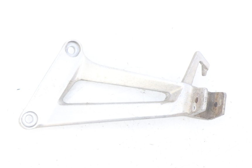 photo de Piastra poggiapiedi posteriore sinistra HONDA CBR R 125 (2003 - 2006) - Vista principale