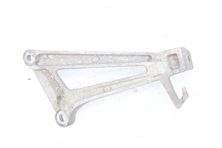 photo de Piastra poggiapiedi posteriore sinistra HONDA CBR R 125 (2003 - 2006) - Zoom sullo stato d'uso