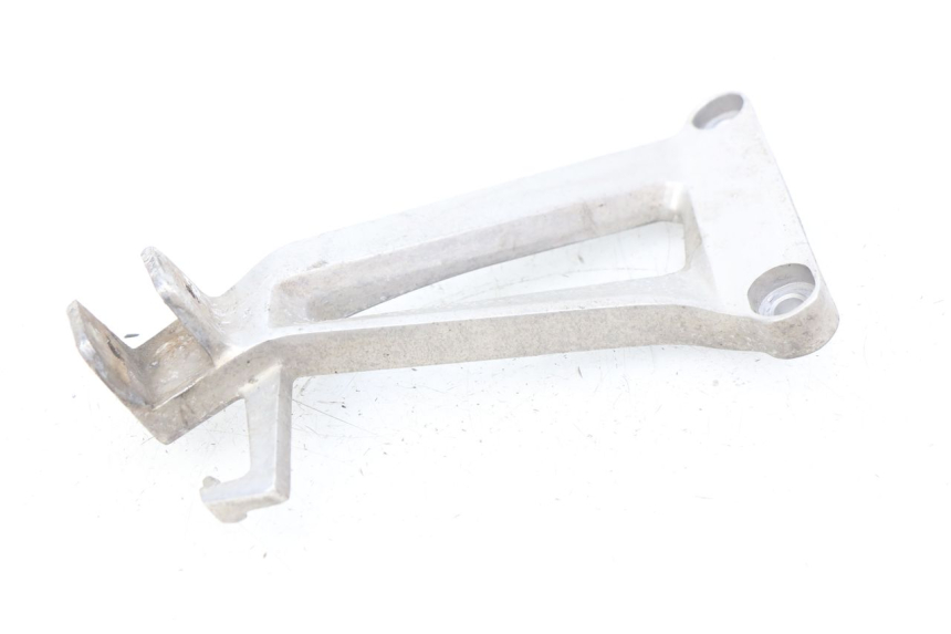 photo de Piastra poggiapiedi posteriore sinistra HONDA CBR R 125 (2003 - 2006) - Primo piano tecnico