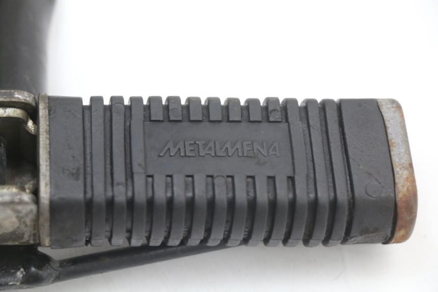 photo de PEDANA POSTERIORE SINISTRA SUPPORTO SHERCO CITY CORP 125 (2003 - 2007) - Vista d'insieme del prodotto