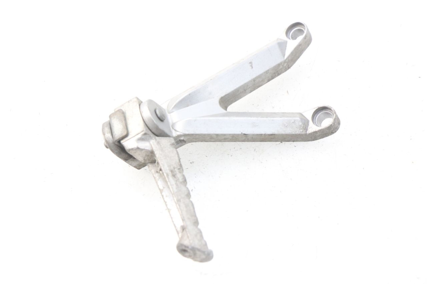 photo de Piastra poggiapiedi posteriore sinistra HYOSUNG COMET GTR 125 (2007 - 2014) - Zoom sullo stato d'uso