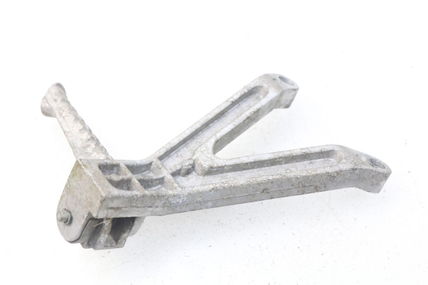 photo de Piastra poggiapiedi posteriore sinistra HYOSUNG COMET GTR 125 (2007 - 2014) - Dettagli dei punti di fissaggio