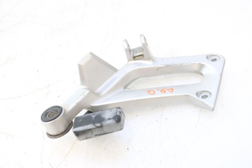 photo de PEDANA POSTERIORE SINISTRA SUPPORTO YAMAHA FJR 1300 (2001 - 2005) - Altra angolazione