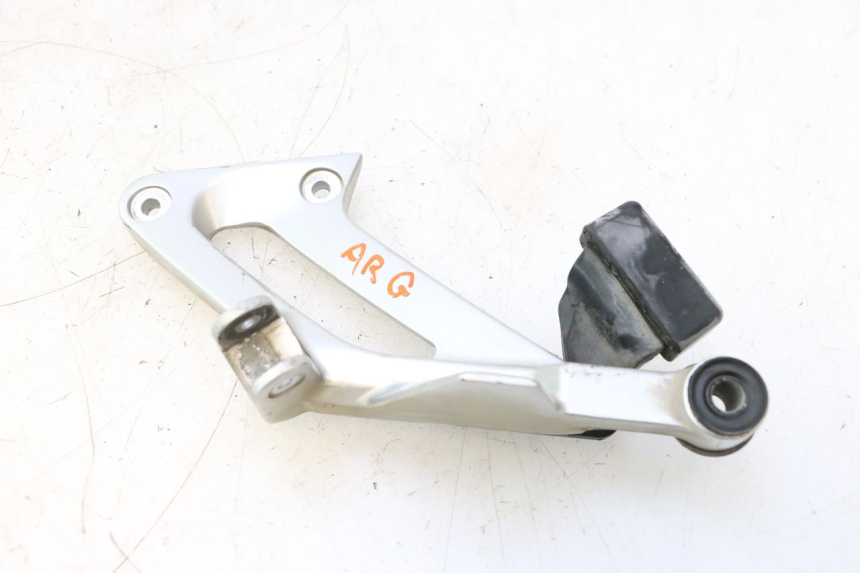 photo de PEDANA POSTERIORE SINISTRA SUPPORTO YAMAHA FJR 1300 (2001 - 2005) - Primo piano tecnico