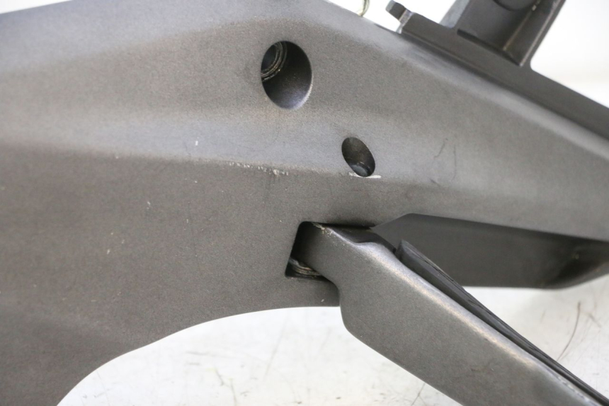 photo de PEDANA POSTERIORE SINISTRA SUPPORTO HONDA FJS SILVER WING SILVERWING 400 (2005 - 2008) - Caratteristiche distintive