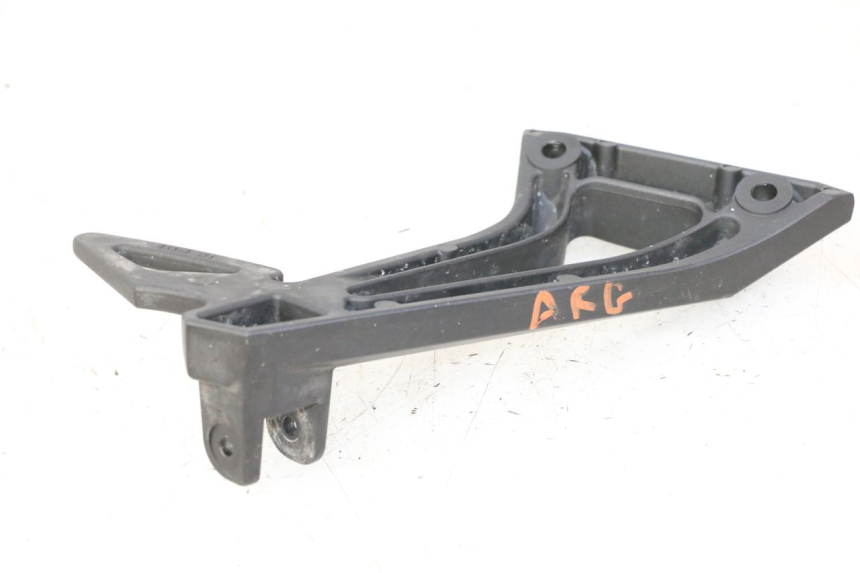 photo de PEDANA POSTERIORE SINISTRA SUPPORTO YAMAHA FZ6 FAZER S2 600 (2007 - 2011) - Zoom sullo stato d'uso