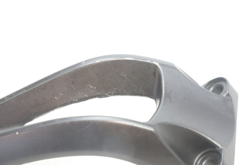 photo de PEDANA POSTERIORE SINISTRA SUPPORTO YAMAHA FZ8 800 (2010 - 2016) - Stato della superficie e materiale