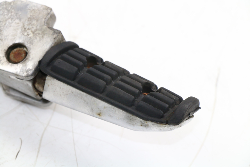 photo de Piastra poggiapiedi posteriore sinistra YAMAHA FZX FAZER 750 (1987 - 1998) - Primo piano ad alta risoluzione