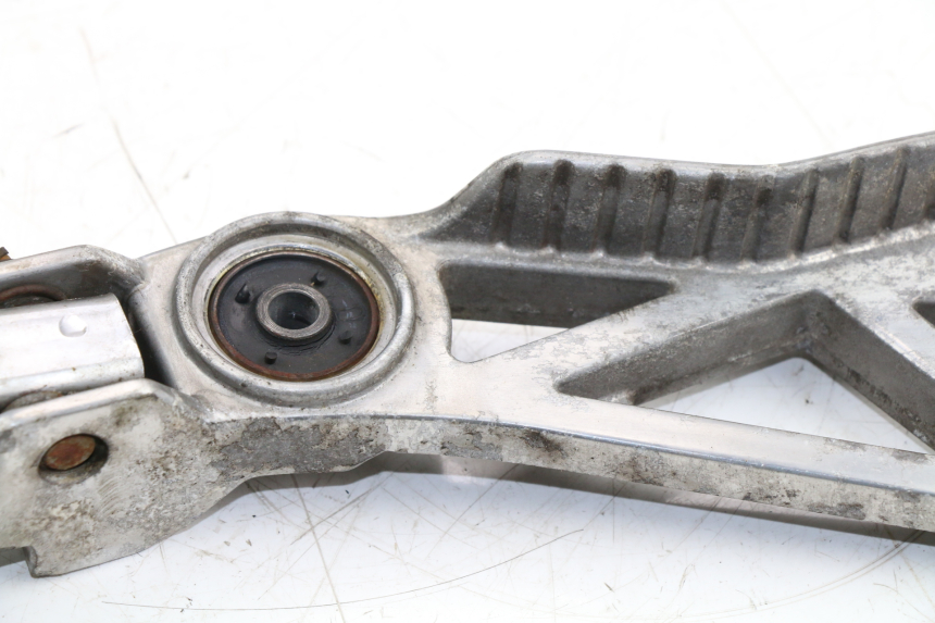 photo de Piastra poggiapiedi posteriore sinistra YAMAHA FZX FAZER 750 (1987 - 1998) - Zoom sullo stato d'uso