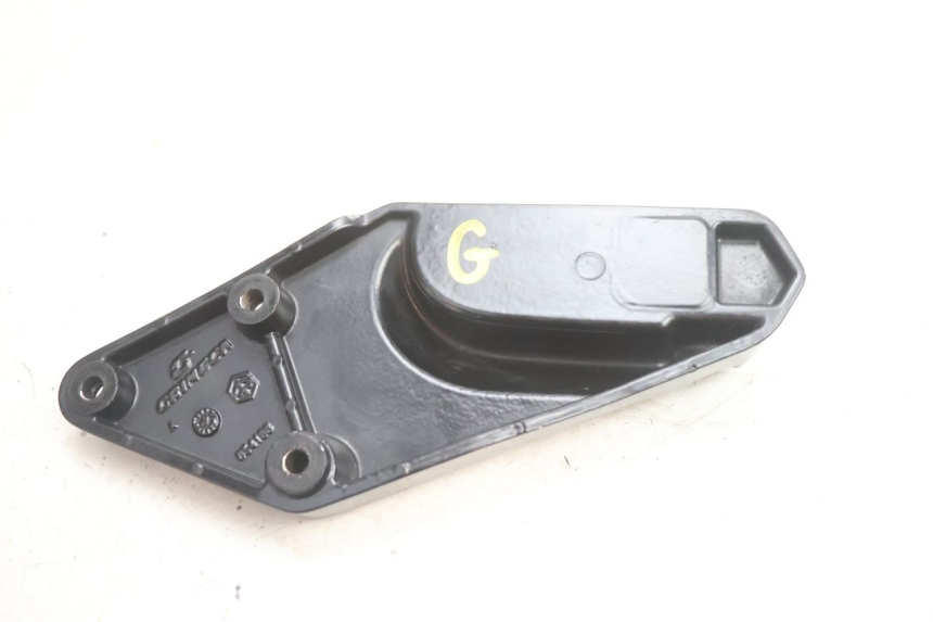 photo de PIASTRA PEDANA POSTERIORE SINISTRA GILERA GP 800 (2007 - 2013) - Ricambio usato controllato