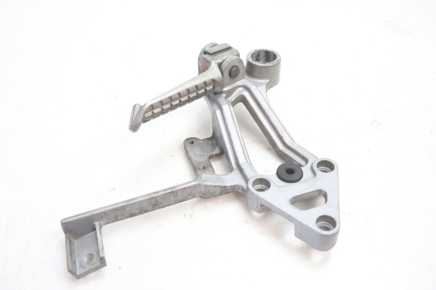 photo de PEDANA POSTERIORE SINISTRA SUPPORTO KAWASAKI GPX F ZX750F 750 (1986 - 1990) - Primo piano tecnico