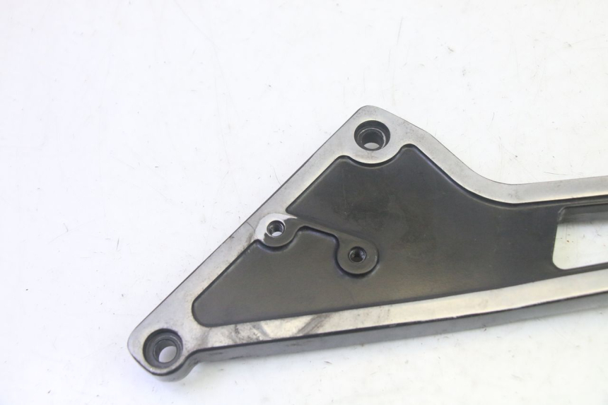 photo de PEDANA POSTERIORE SINISTRA SUPPORTO KAWASAKI GPZ RX 1000 (1986 - 1988) - Dettaglio del componente