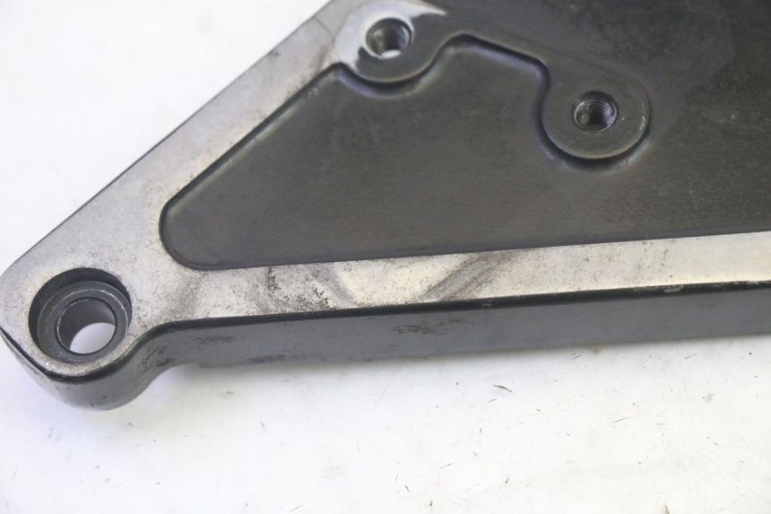 photo de PEDANA POSTERIORE SINISTRA SUPPORTO KAWASAKI GPZ RX 1000 (1986 - 1988) - Zoom sullo stato d'uso
