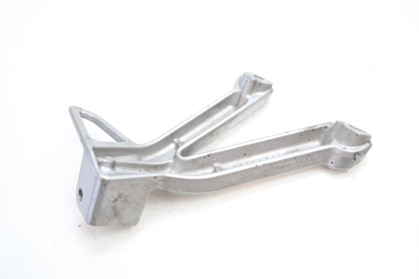 photo de PEDANA POSTERIORE SINISTRA SUPPORTO SUZUKI GSF N BANDIT 1200 (2001 - 2005) - Altra angolazione