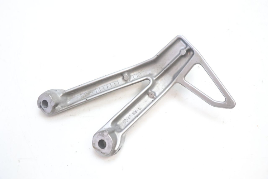 photo de PEDANA POSTERIORE SINISTRA SUPPORTO SUZUKI GSF N BANDIT 1200 (2001 - 2005) - Primo piano tecnico