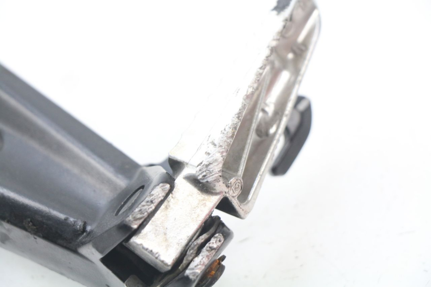 photo de PIASTRA PEDANA POSTERIORE SINISTRA SUZUKI GSX-R GSXR 750 (2011 - 2016) - Dettagli dei punti di fissaggio