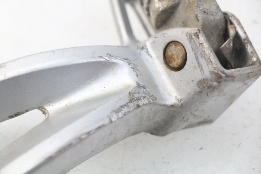 photo de Piastra pedana posteriore sinistra SUZUKI GSX-R GSXR 600 (2001 - 2003) - Stato della superficie e materiale