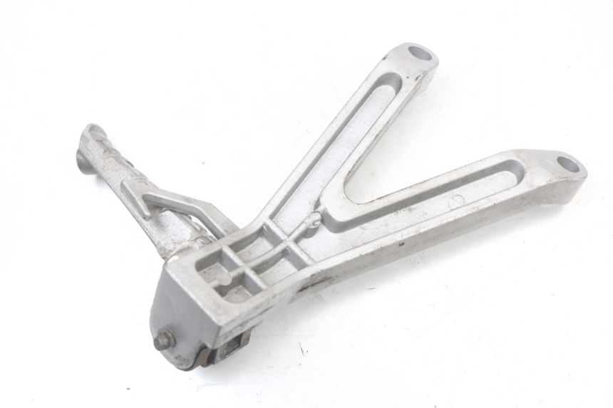 photo de PEDANA POSTERIORE SINISTRA SUPPORTO HYOSUNG GTR 125 (2006 - 2008) - Primo piano tecnico