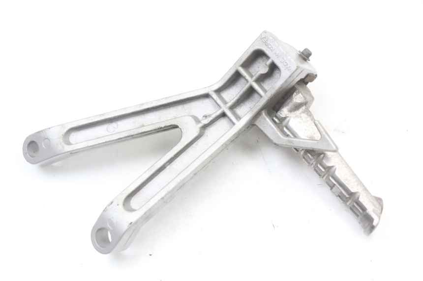 photo de PEDANA POSTERIORE SINISTRA SUPPORTO HYOSUNG GTR 125 (2006 - 2008) - Vista d'insieme del prodotto