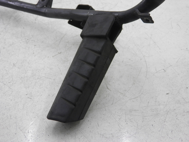 photo de Piastra pedana posteriore sinistra HONDA FES PANTHEON 125 (2003 - 2007) - Zoom sullo stato d'uso