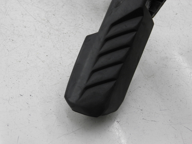 photo de Piastra poggiapiedi posteriore sinistra HONDA FES S-WING SWING ABS 125 (2007 - 2015) - Altra vista dell'articolo