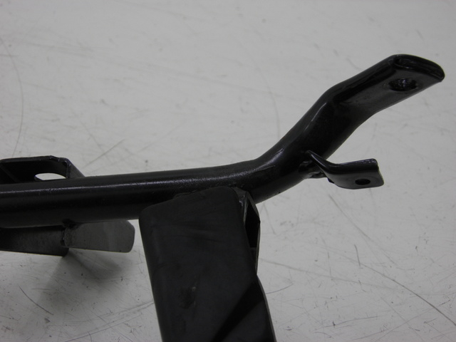 photo de Piastra poggiapiedi posteriore sinistra HONDA FES S-WING SWING ABS 125 (2007 - 2015) - Caratteristiche distintive