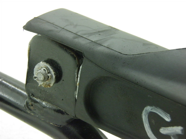 photo de Piastra poggiapiedi posteriore sinistra HONDA FES S-WING SWING ABS 125 (2007 - 2015) - Primo piano tecnico