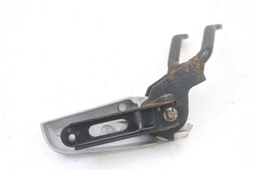 photo de Piastra poggiapiedi posteriore sinistra HONDA PCX (JF57/JF64) 125 (2014 - 2018) - Dettagli dei punti di fissaggio