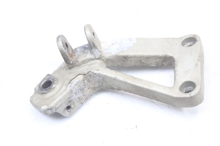 photo de Piastra poggiapiedi posteriore sinistra KAWASAKI GTR 1000 (1994 - 2004) - Zoom sullo stato d'uso