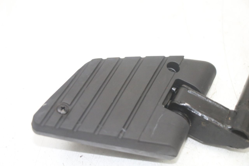 photo de PEDANA POSTERIORE SINISTRA SUPPORTO KYMCO PEOPLE S 125 (2000 - 2008) - Dettaglio del componente