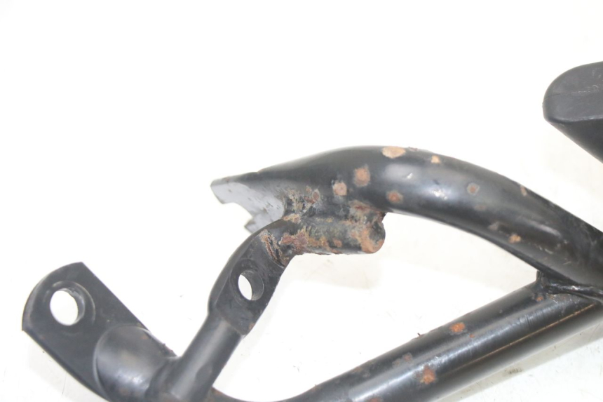 photo de PEDANA POSTERIORE SINISTRA SUPPORTO KYMCO PEOPLE S 125 (2000 - 2008) - Stato della superficie e materiale