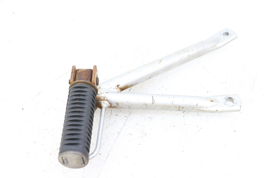 photo de PEDANA POSTERIORE SINISTRA SUPPORTO KYMCO STRYKER OFF ROAD 125 (1999 - 2005) - Dettaglio del componente