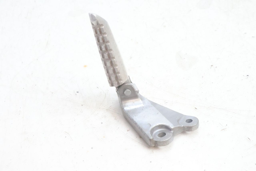 photo de PEDANA POSTERIORE SINISTRA SUPPORTO YAMAHA N-MAX NMAX 125 (2021 - 2024) - Primo piano tecnico