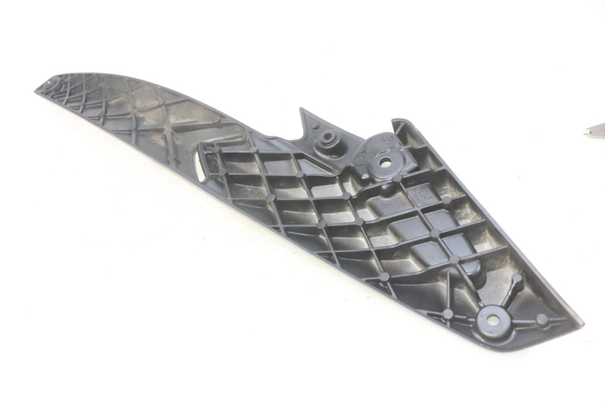 photo de PIASTRA PEDANA POSTERIORE SINISTRA GILERA NEXUS 125 (2009 - 2013) - Primo piano tecnico