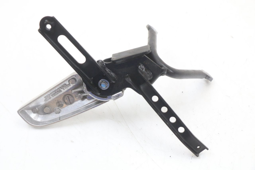 photo de Piastra poggiapiedi posteriore sinistra HONDA PCX (JF28) 125 (2009 - 2011) - Altra angolazione