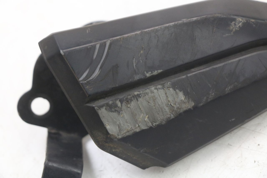 photo de PEDANA POSTERIORE SINISTRA SUPPORTO PEUGEOT BELVILLE 125 (2017 - 2021) - Dettaglio del componente