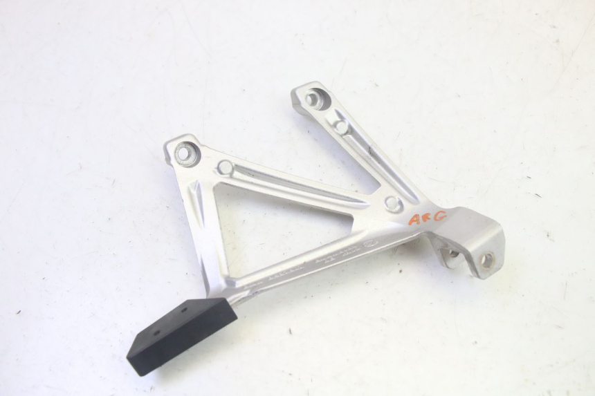 photo de PEDANA POSTERIORE SINISTRA SUPPORTO BMW R GS 1250 (2021 - 2024) - Zoom sullo stato d'uso
