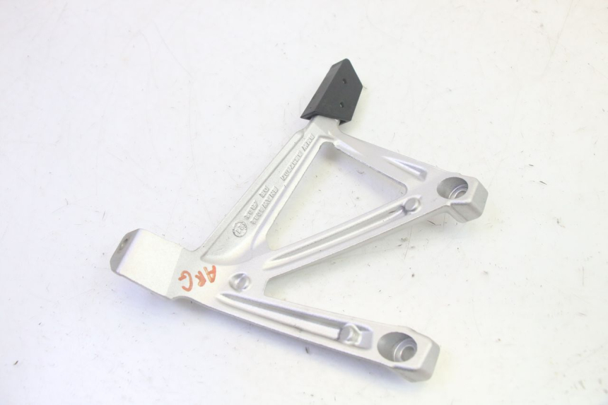 photo de PEDANA POSTERIORE SINISTRA SUPPORTO BMW R GS 1250 (2021 - 2024) - Altra angolazione